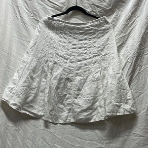 White linen Ann Taylor LOFT size 6 skirt lined w/zipper